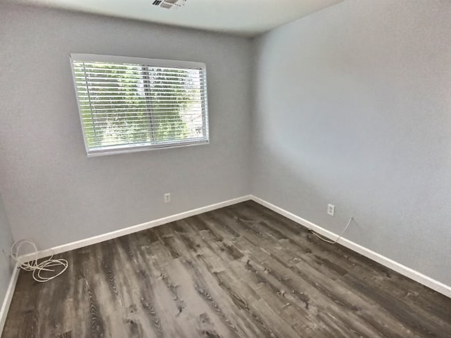 Building Photo - 41925 W Sunland Dr
