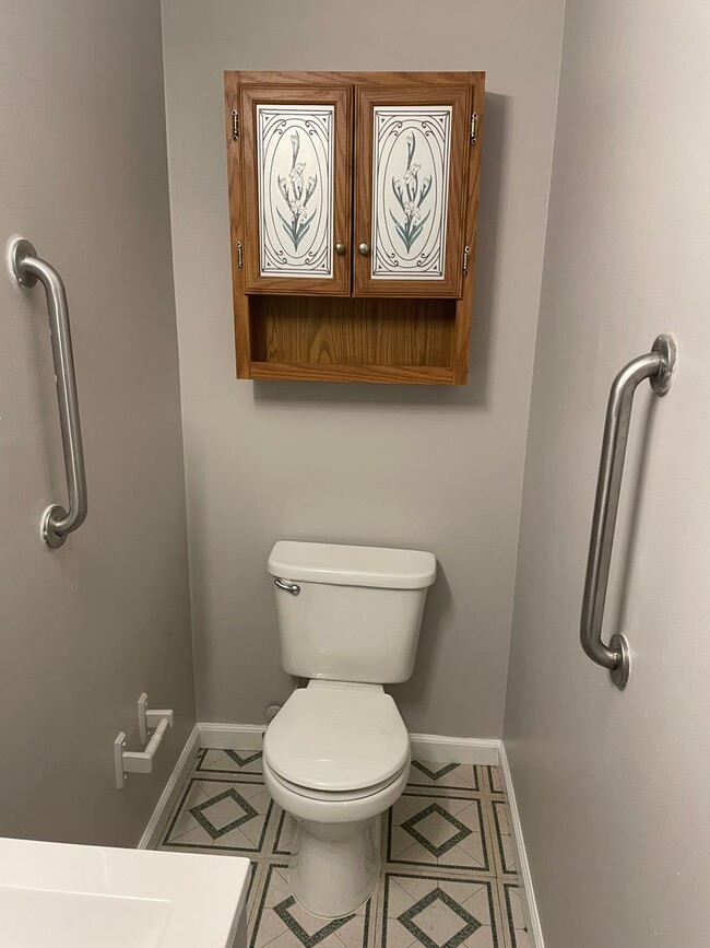 Building Photo - 4 Bedroom Home in Huber Heights