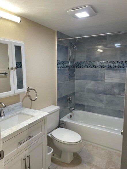 Building Photo - 1605 S US Hwy 1