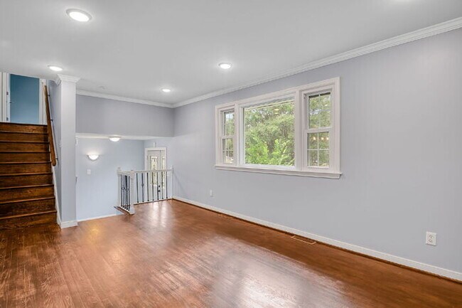 Building Photo - Charming Glen Allen Gem: 3-Bedroom Retreat...