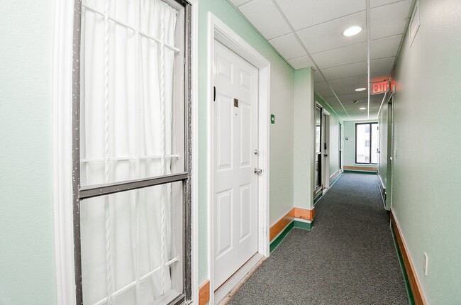 Building Photo - 6102 Seawall Blvd