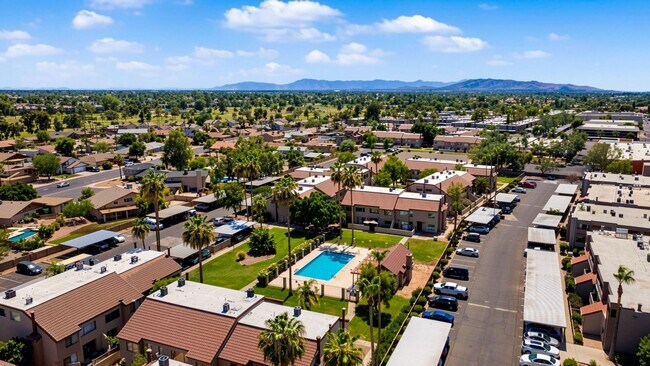 Building Photo - Stylish Dobson Glen Townhome | Updated Kitchen, Loft & Pool Access