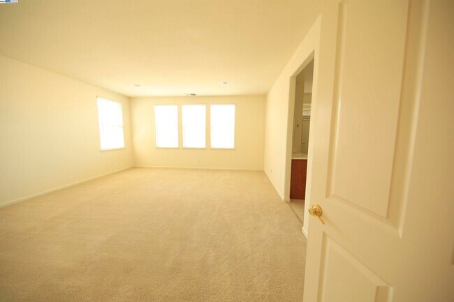 Building Photo - 1516 Whispering Oaks Way
