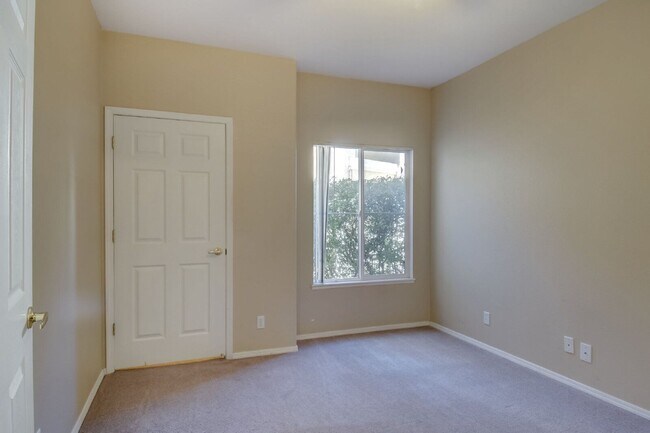 Building Photo - 3855 Strawberry Field Grove