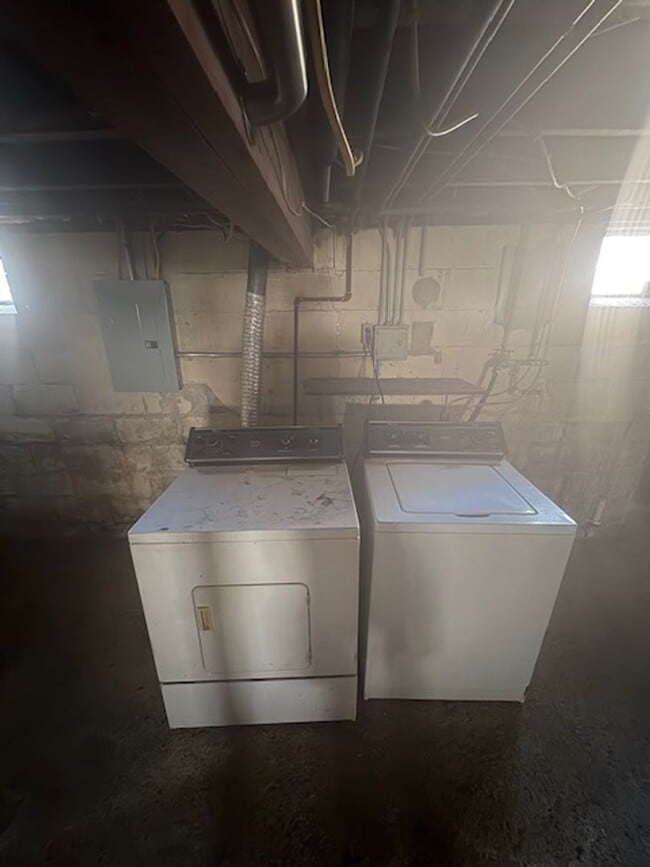 Building Photo - House for Rent - Spacious 4 bed home with ...