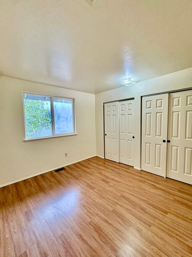 Building Photo - 9 76th St SE