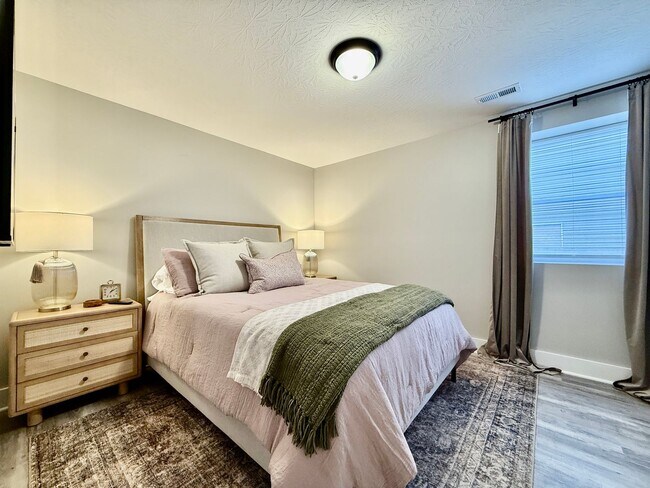 Building Photo - New 5BR Retreat With Hot Tub 2 Living Areas WC, OH