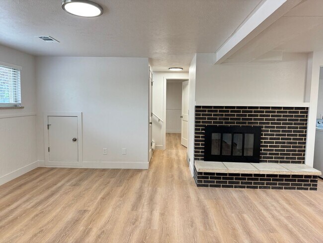 Building Photo - NEWLY REMODELED 3 Bed + Office / 2 Bath Home on Linden in Boulder – Available NOW!