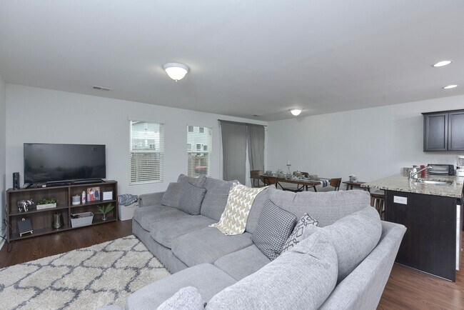 Building Photo - Modern Comfort in a Quiet Cul-de-Sac – 3 B...
