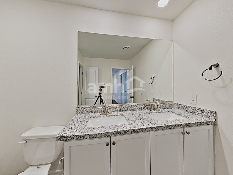 Building Photo - 9875 S Eastern Ave