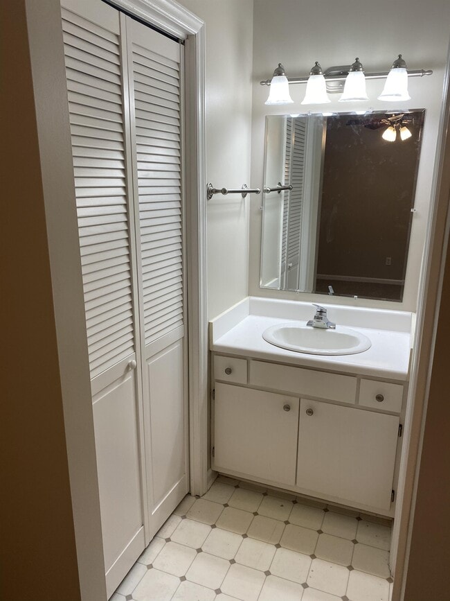 Building Photo - 546 Brookside Ct