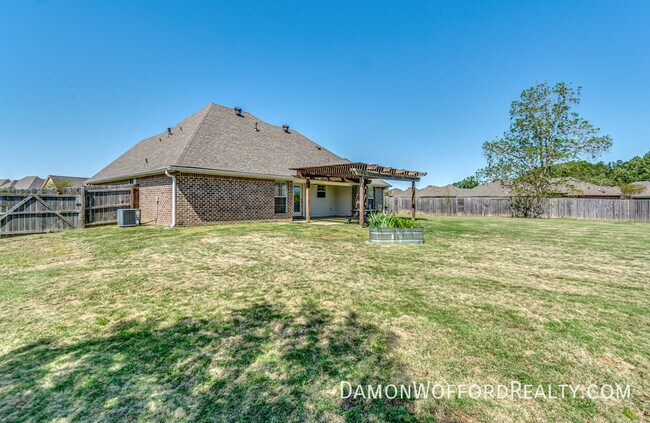 Building Photo - 117 Windy Hollow