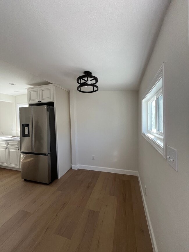 Building Photo - Beautifully Remodeled 2 Bed / 1 Bath Home ...