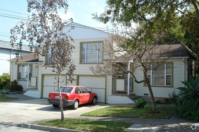 Building Photo - 738-740 Liberty St