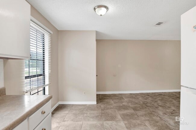 Building Photo - 6429 Schoel Ln