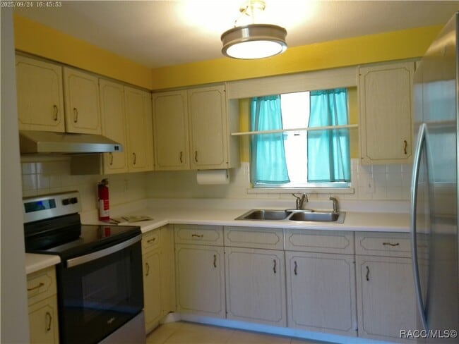 Building Photo - 1080 N Hollywood Cir