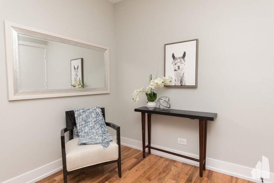 Building Photo - 2905 N Mildred Ave