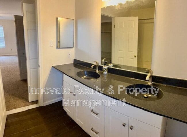 Building Photo - 584 Mount Vernon Cir