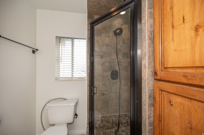 Building Photo - 8004 Old Barn Dr