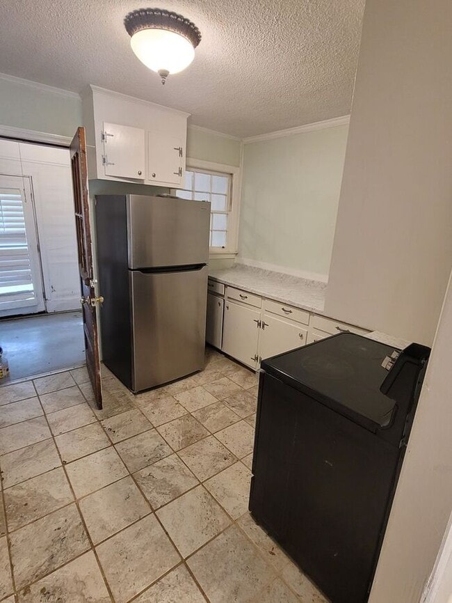 Building Photo - Southeast Columbia- Offering Self Guided Tour with RENTLY!