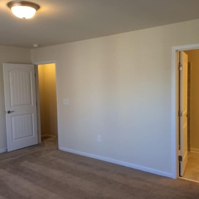 Building Photo - 111 Tuftin Dr