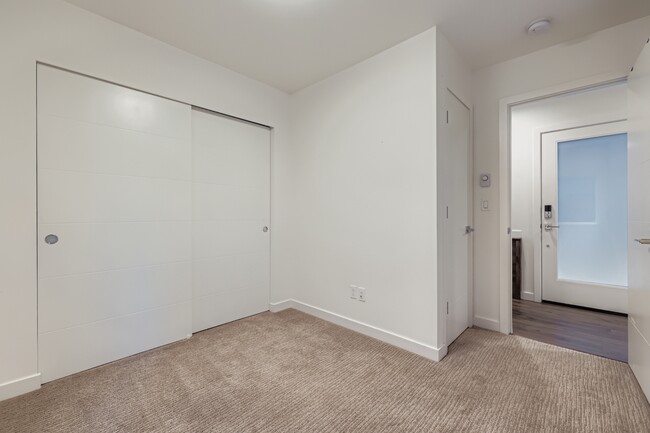 Building Photo - 12038 33rd Ave NE