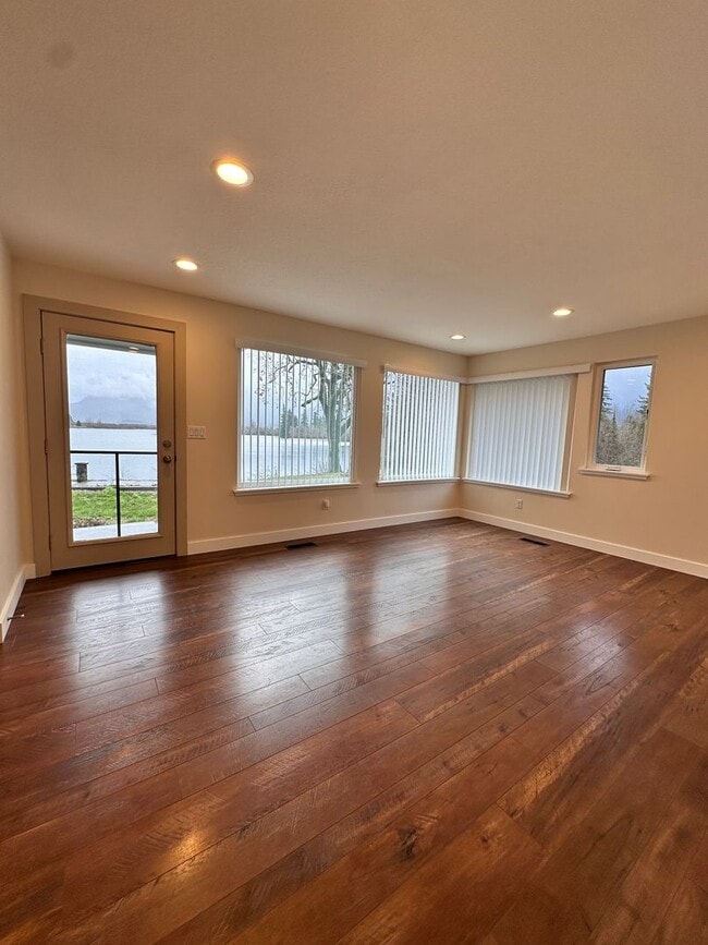 Building Photo - Charming 2-bedroom, 1-bathroom home