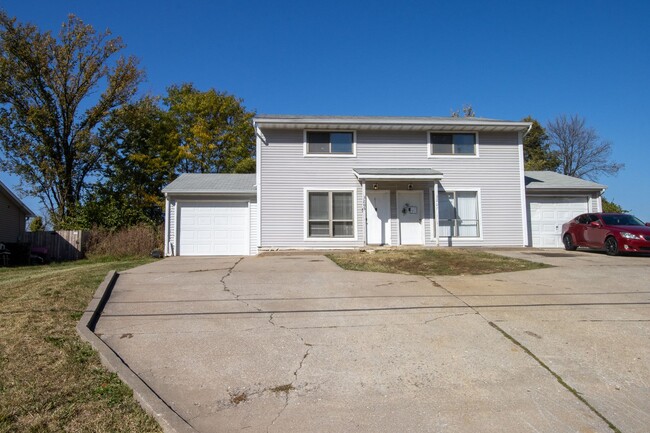Building Photo - 3205-3207 Mexico Gravel Rd