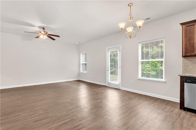 Building Photo - 4488 Ravenwood Dr