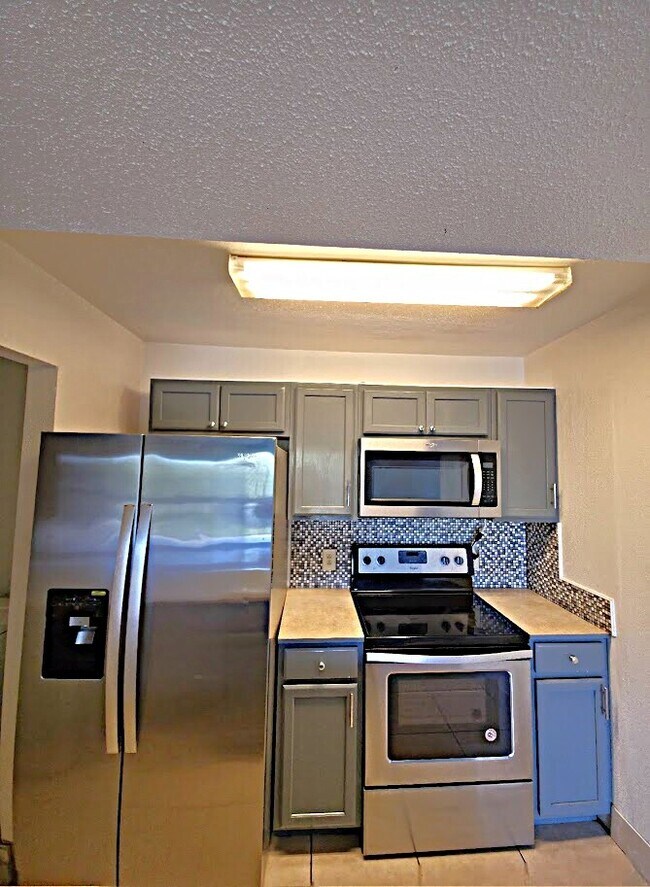 Building Photo - Beautiful 1 Bedroom + Den at Village Creek
