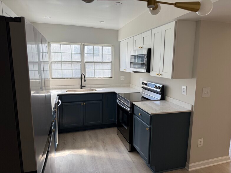 Kitchen - 114 Fort Evans Rd NE