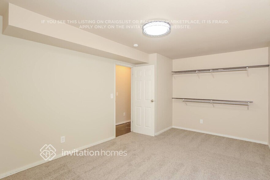 Building Photo - 1136 N Fir St