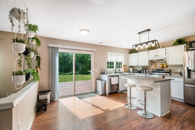 Building Photo - 2924 Tuckland Dr
