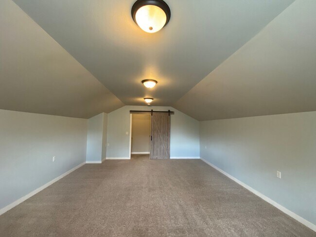 Building Photo - Spacious 3-Bedroom Home with Bonus Room in...