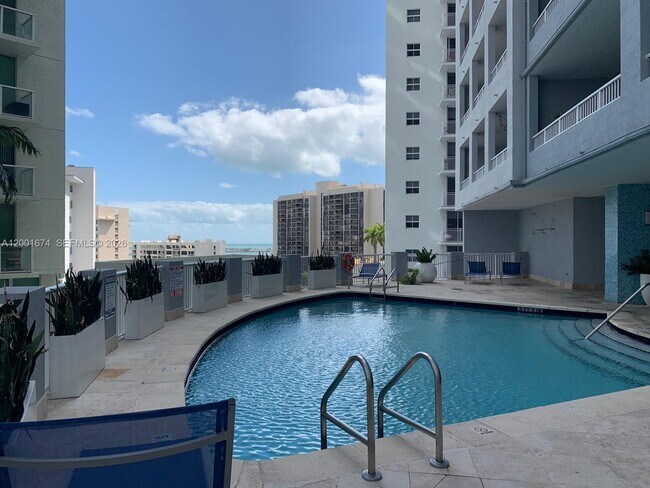 Building Photo - 170 SE 14th St