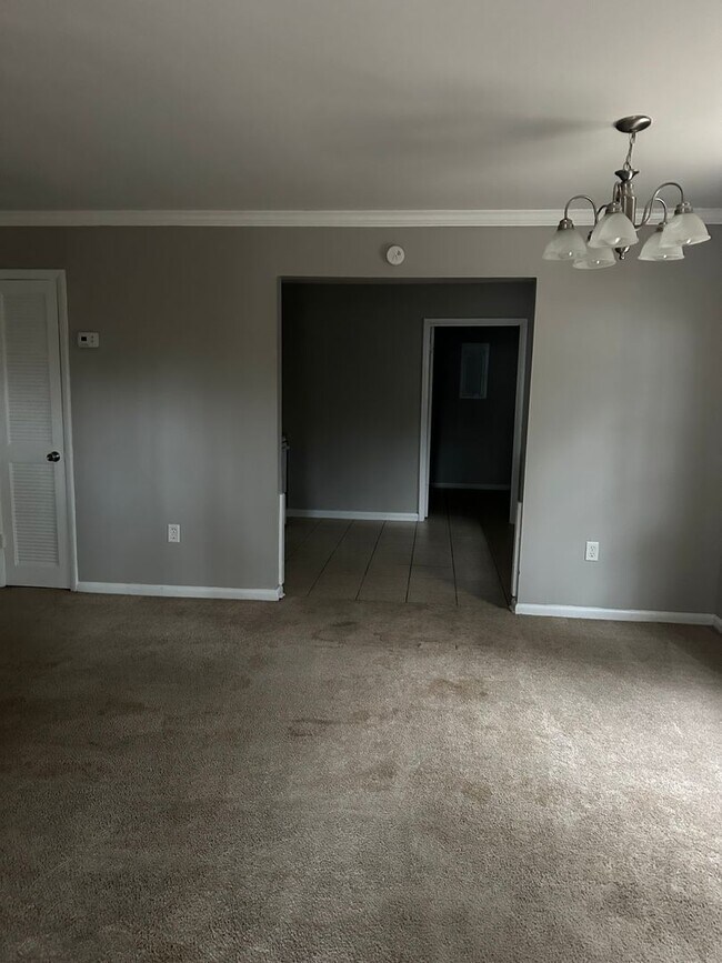 Building Photo - Move in special !!! 1/2 off First months r...