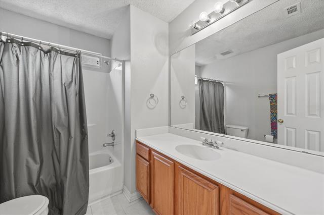 Building Photo - 703 Primrose Ln