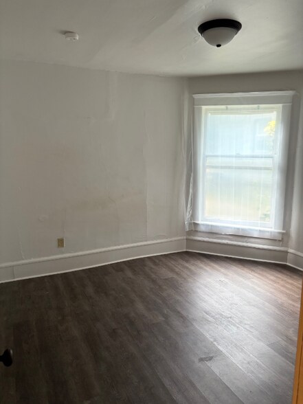 Building Photo - 309 3rd St