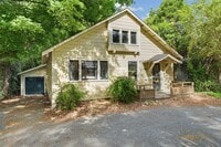 Building Photo - Prime UNC Location – 2BR Home Across from UNC Public Health
