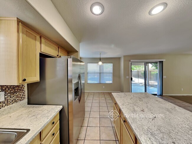 Building Photo - 1755 E Toledo St