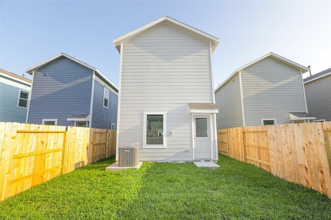 Building Photo - 21479 Carosella Dr