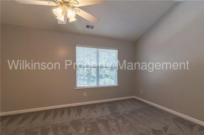 Building Photo - Gorgeous 2Bd/2.5 Bth Townhome in Ballantyne