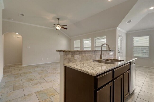 Building Photo - 330 Briar Park Dr