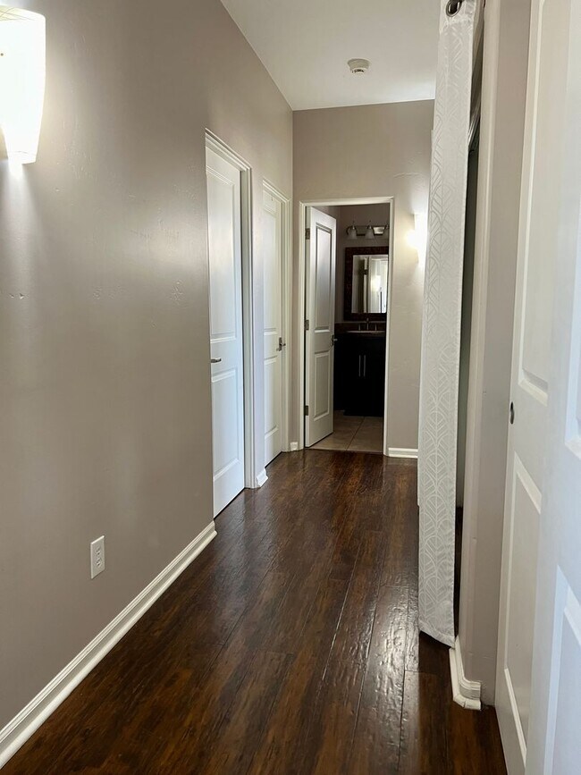 Building Photo - Charming , Single story 3 Bedroom , 2 Bath Home!