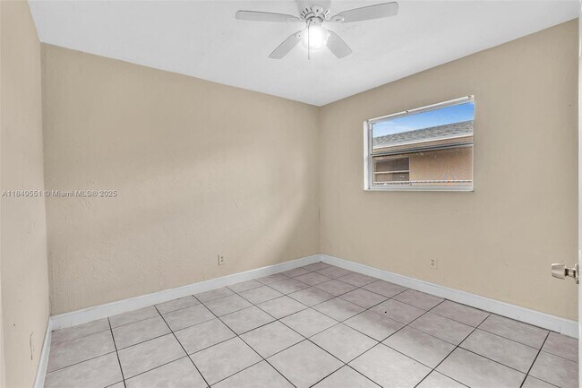 Building Photo - 2751 NW 14th Ct
