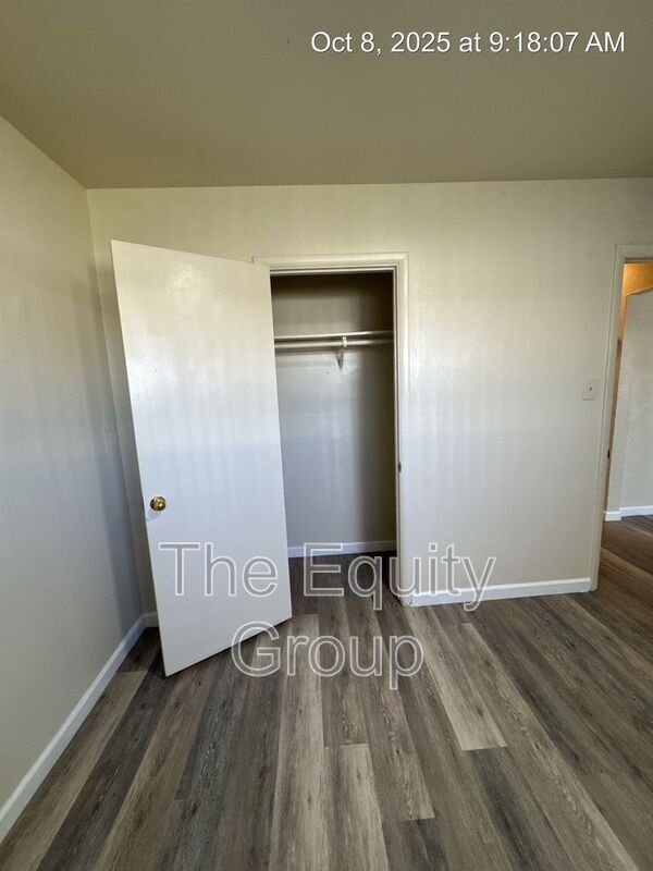 Building Photo - 514 E Cypress Ave