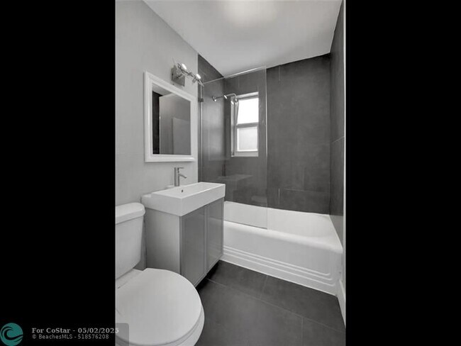Building Photo - 846 Jefferson Ave