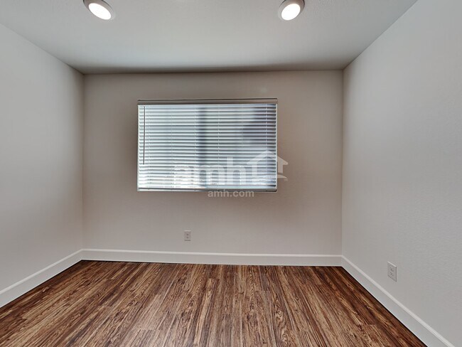 Building Photo - 10044 Spire St