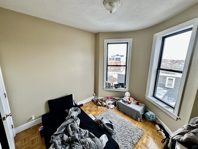 Building Photo - 17 Highgate St