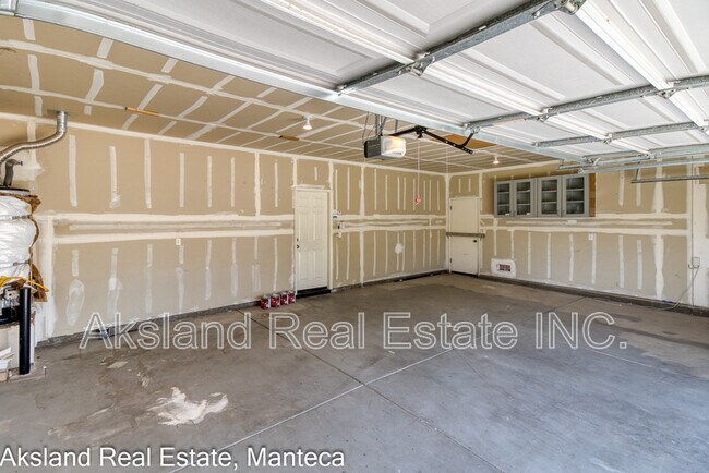 Building Photo - 2261 Silverlace Pl